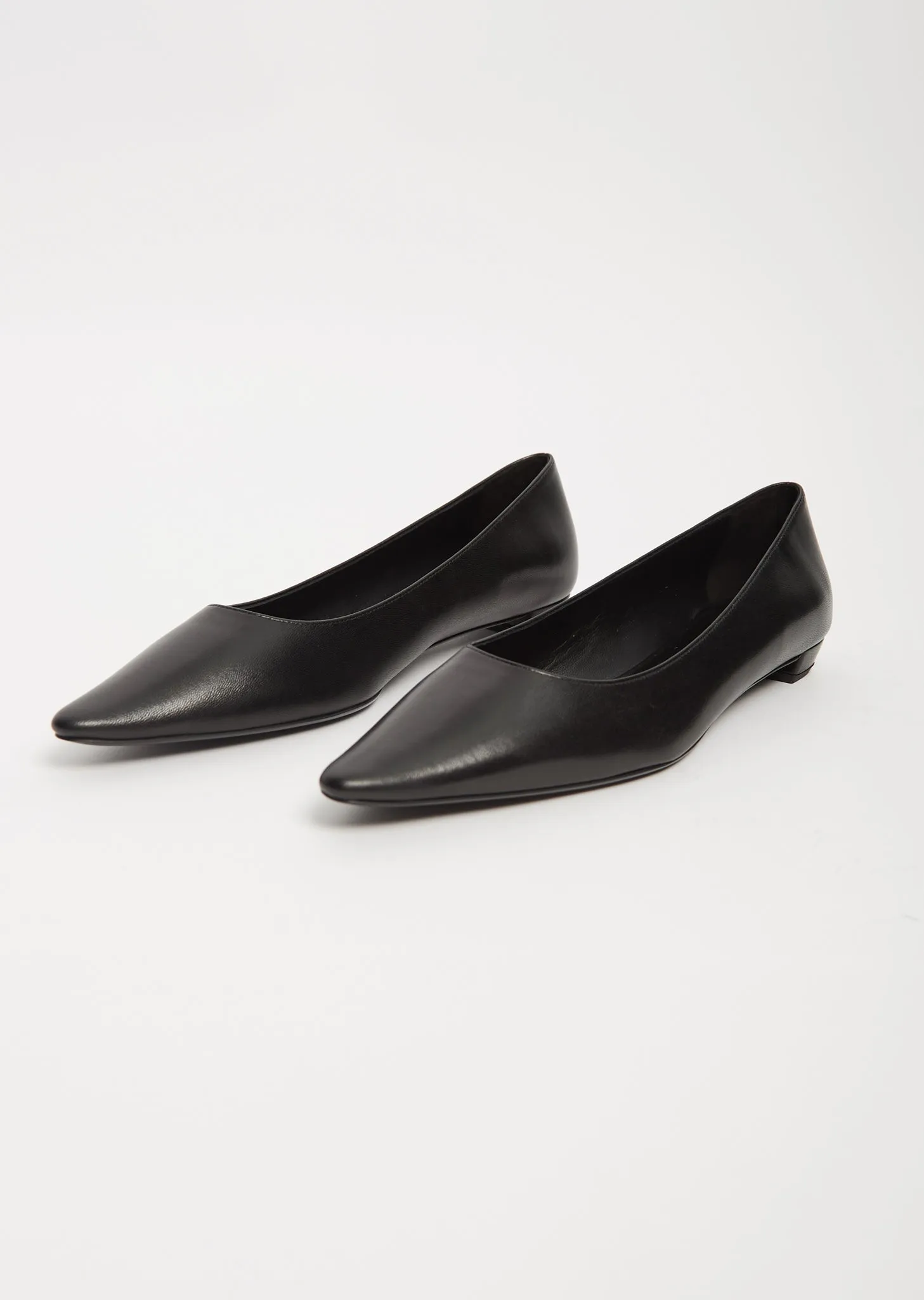 Claudette Flat — Black