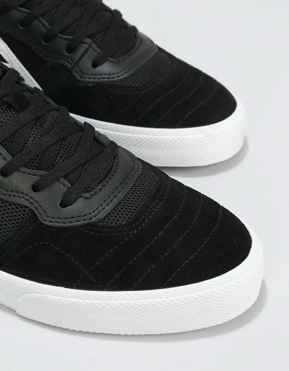 Lakai Cambridge Skate Shoes - Black/White Suede